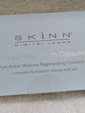 SKINN Hydro-Vital Youth Capsules - Light Blue ** NIB SEALED**